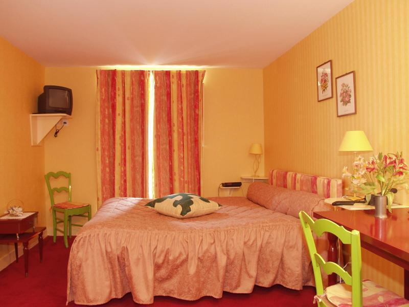 Logis Hotel O En Couleur Oucques-la-Nouvelle Zewnętrze zdjęcie